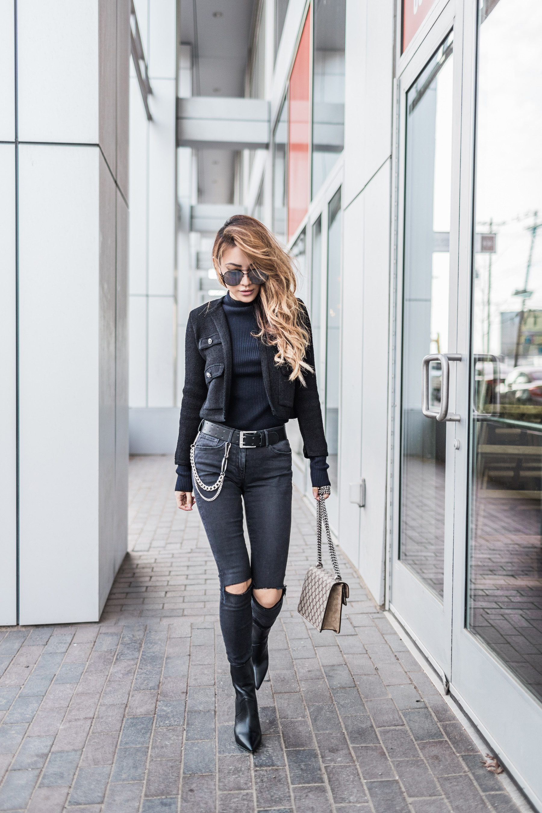 chic all black outfit // jessicawang.com