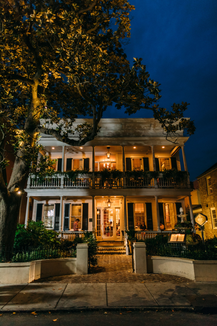 Charleston Homes at Night - Travel Guide: 36 hours in Charleston, SC // NotJessFashion.com