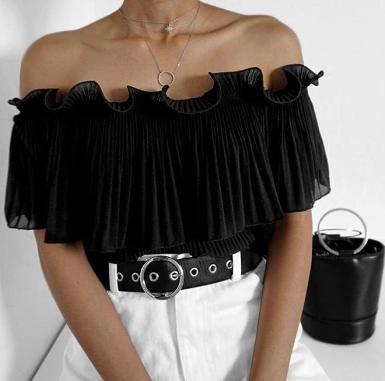 Pleated Tops - 5 Pleated Pieces that Compliment Your Wardrobe // NotJessFashion.com