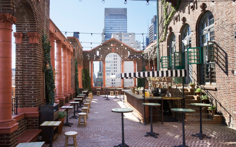 Pod 39 - 9 Best Rooftop Bars in New York and What To Wear // NotJessFashion.com