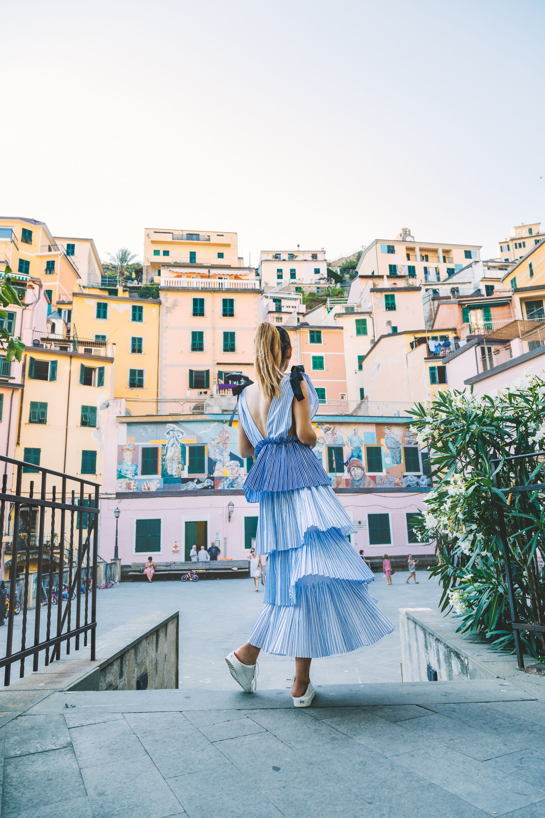 INSTAGRAM OUTFITS ROUND UP: CINQUE TERRE DAYS - Jessica Wang