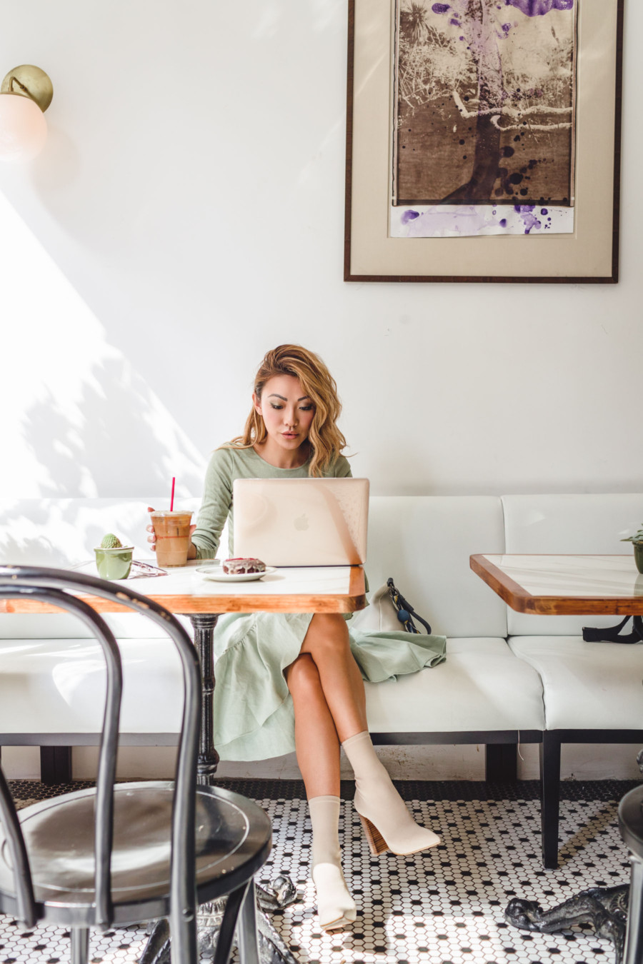 interview do's and don'ts, green ruffle skirt, working in nyc cafe // Notjessfashion.com 