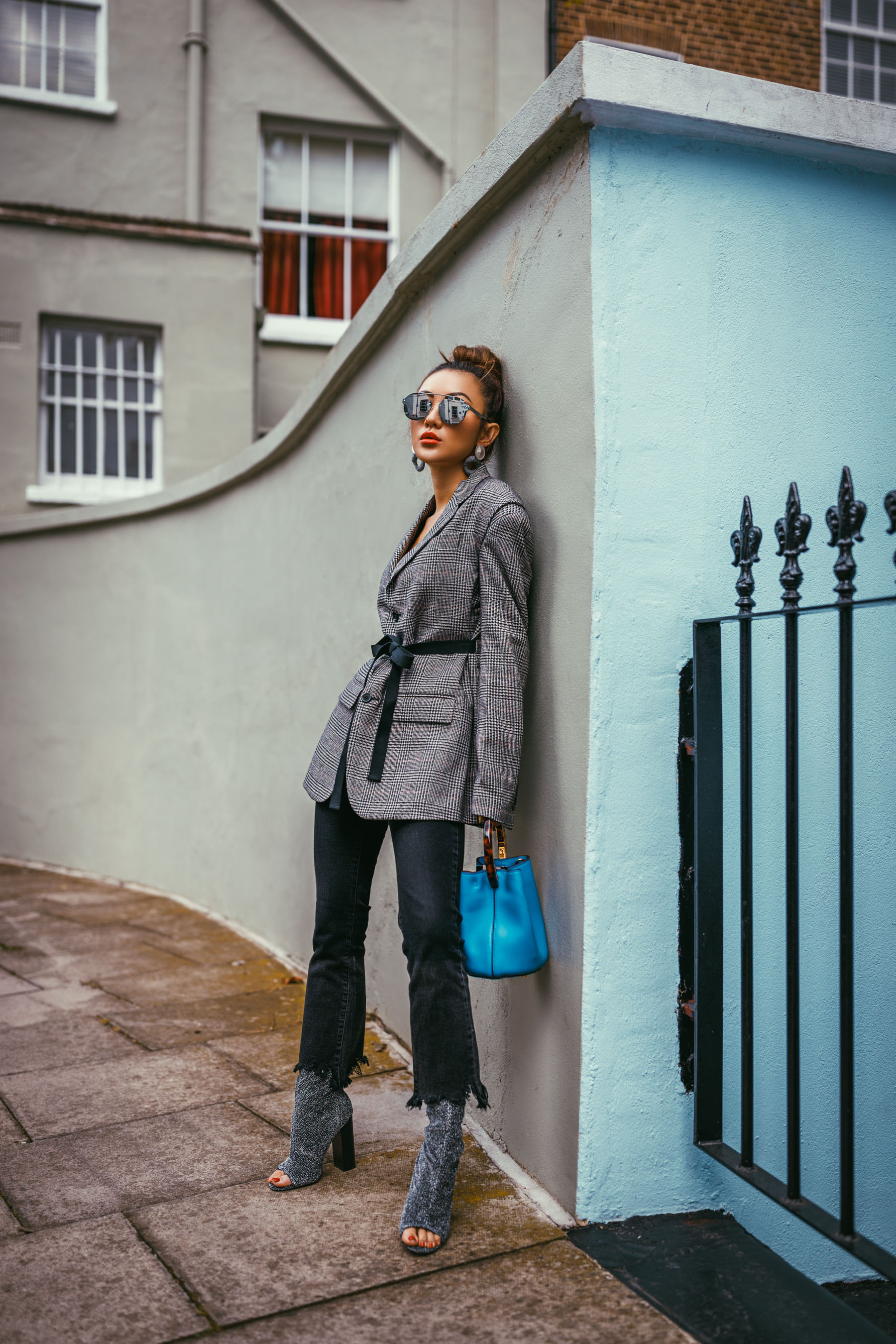 Ultimate Camera Guide for Bloggers - Shooting with a Canon 35mm 1.4 // NotJessFashion.com // Street style plaid blazer