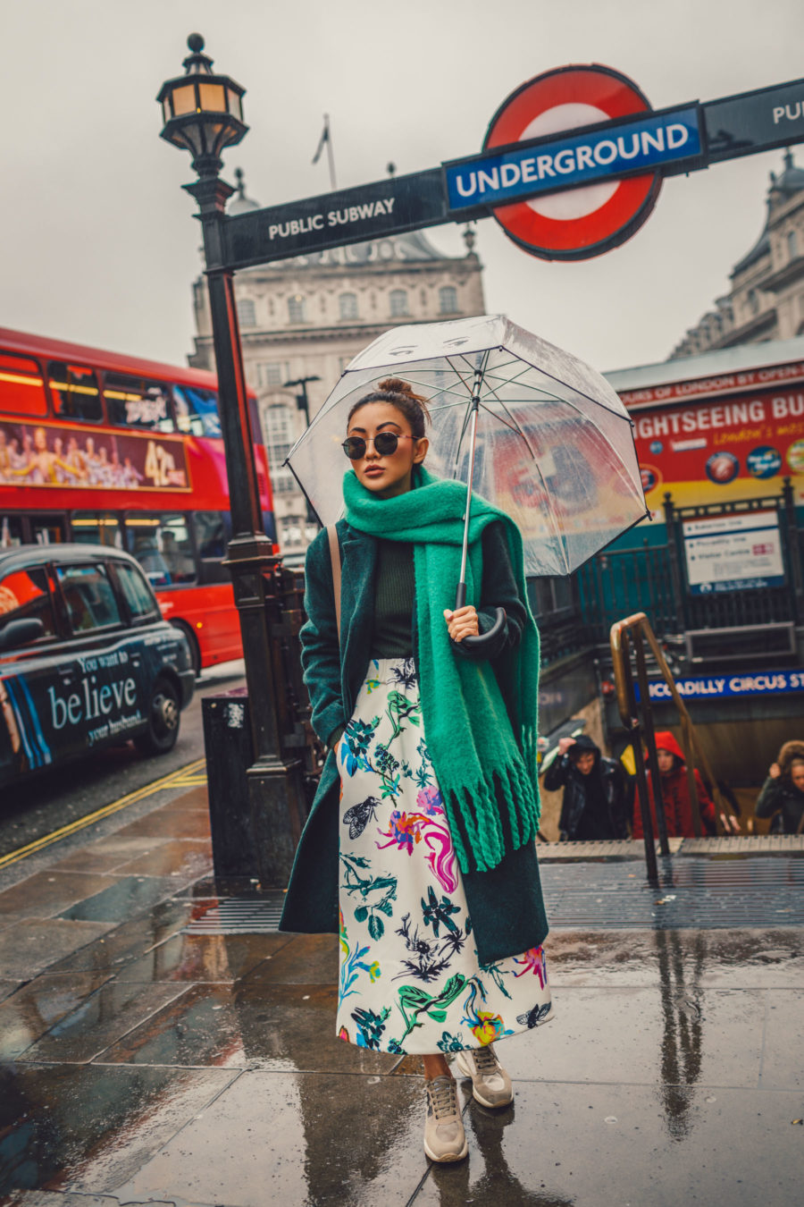 Summer Prints to Wear in the Fall - Vintage Floral Skirt, Moody Florals for Fall // Notjessfashion.com width=