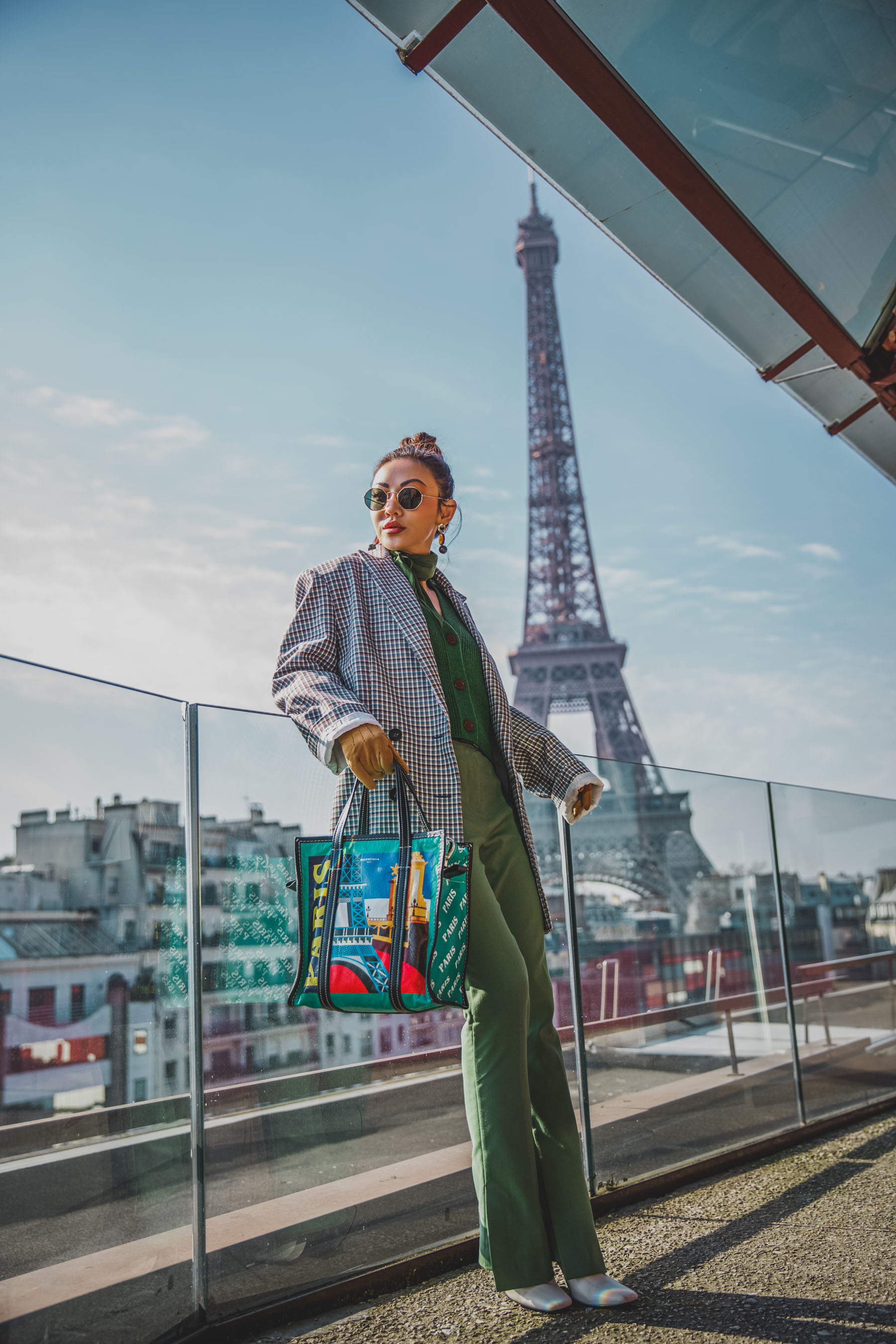 2018 handbag trend - balenciaga paris shopper tote, mytheresa bags, pfw street style // Notjessfashion.com