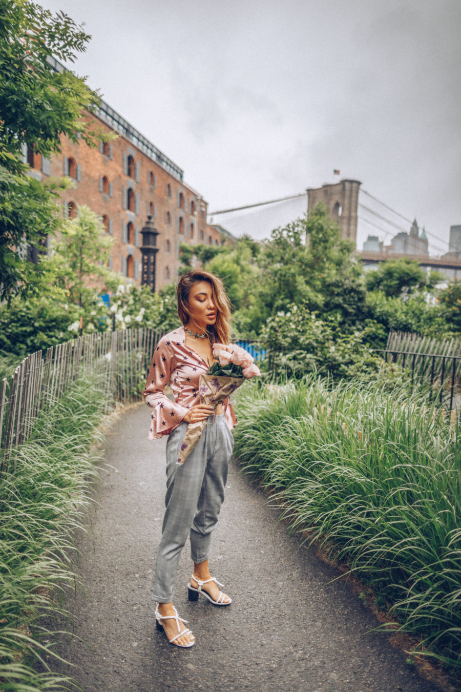 5 Best Colors to Wear This Summer & Stand Out - Nastygal star print blouse // Notjessfashion.com