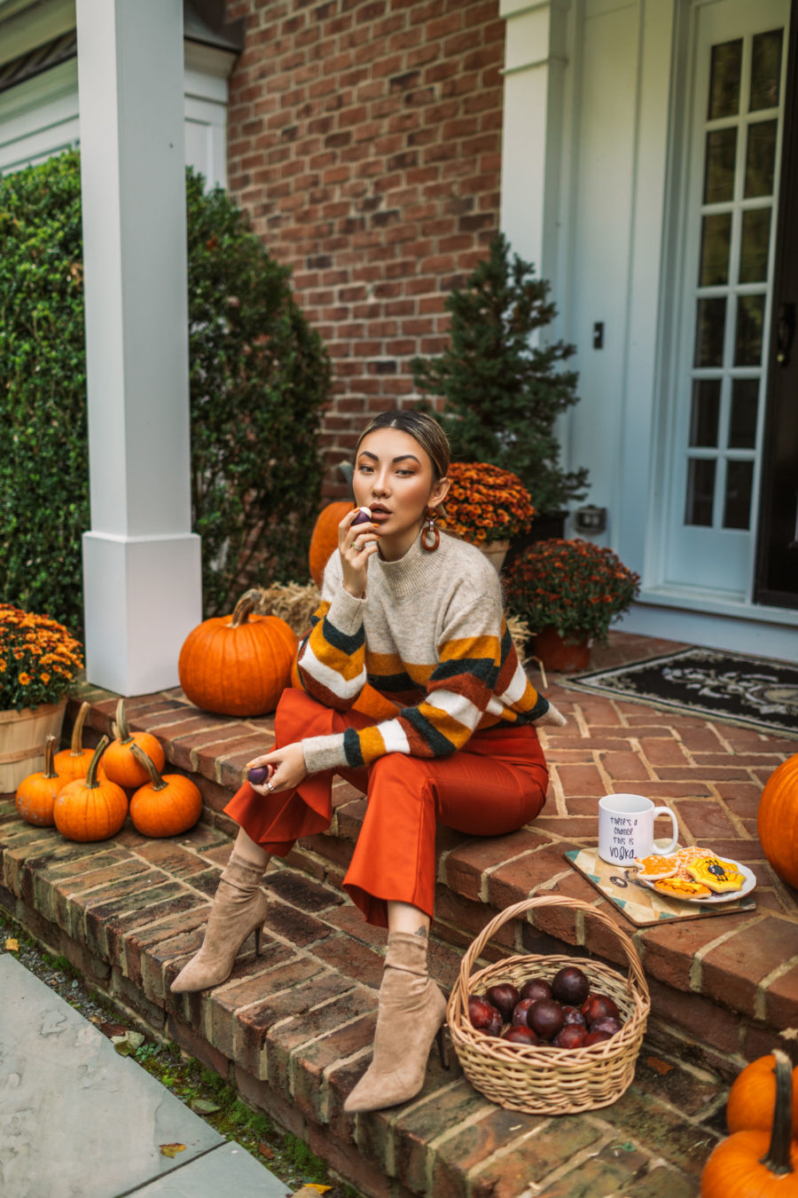What to Wear For Every Thanksgiving Event - casual friendsgiving outfit, thanksgiving outfits 2018, chunky sweater, cozy thanksgiving outfit // Notjessfashion.com