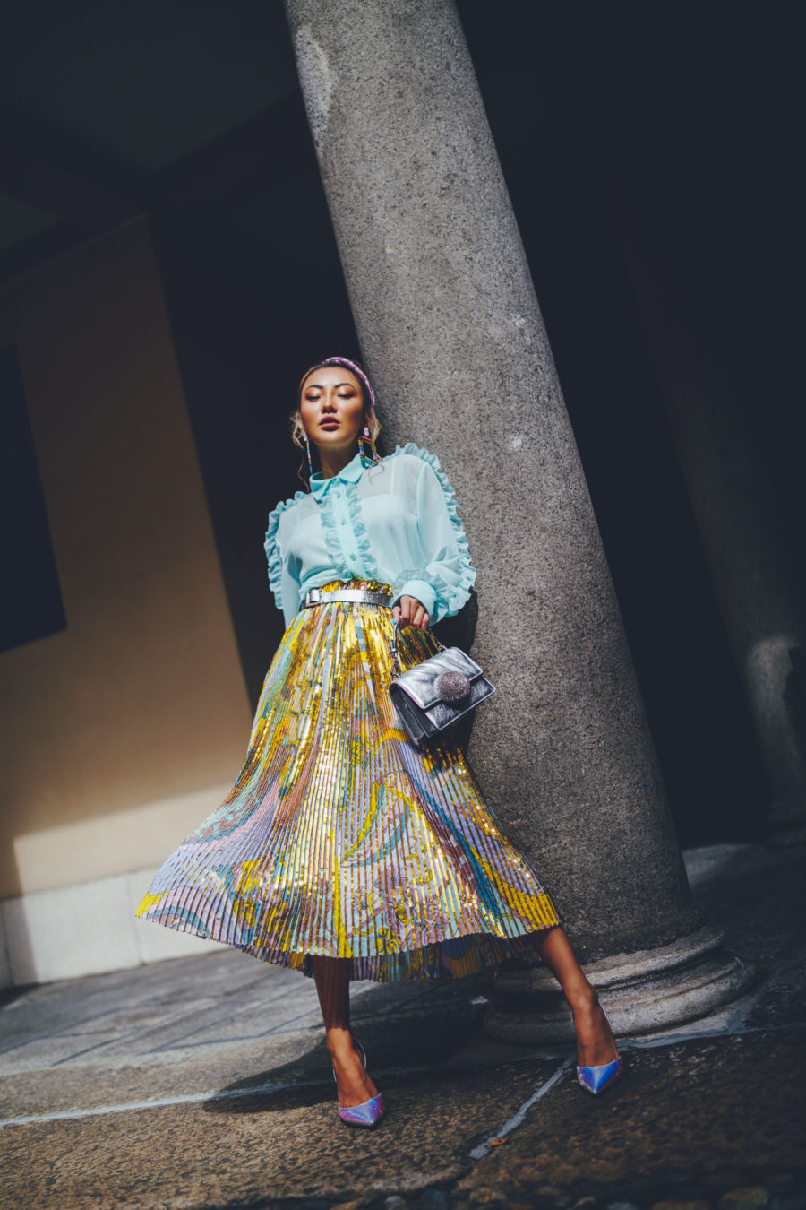 styling tricks for fall, holographic heels, pleated skirt // Notjessfashion.com