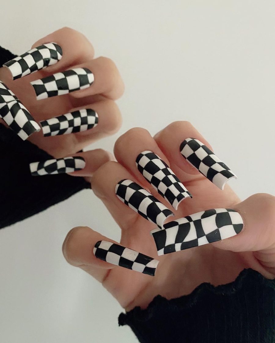 checkered print nail trends // Jessica Wang - Notjessfashion.com