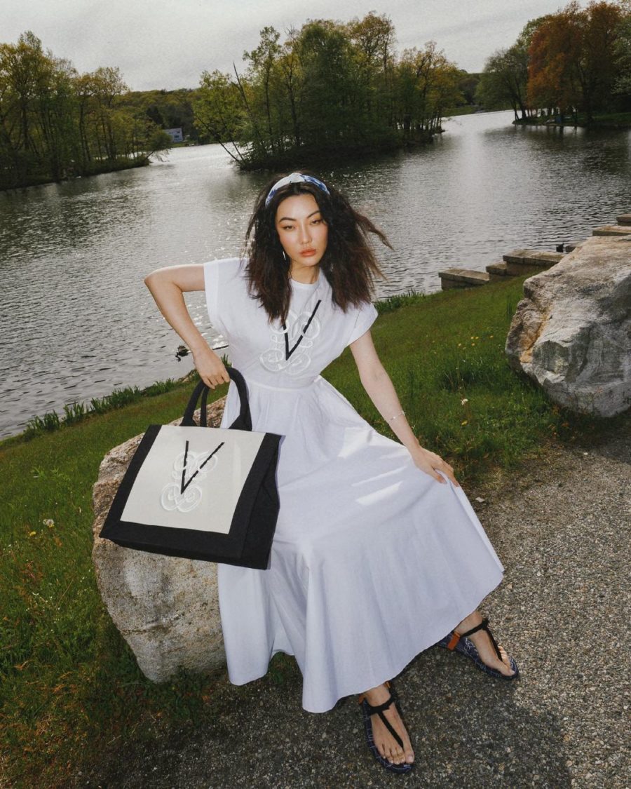 Jessica Wang wearing a linen dress with wedges while sharing her favorite spring and summer shoe trends // Jessica Wang - Notjessfashion.com